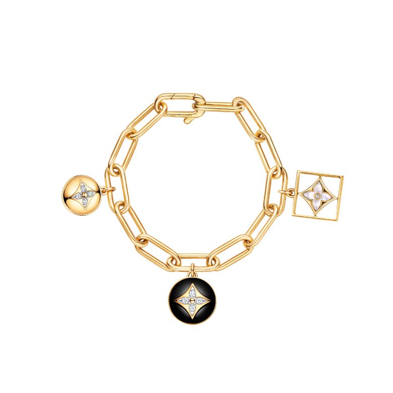 B Blossom bracelet<br />
 