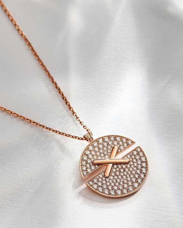 <strong>Chaumet</strong>, Jeux de Liens Harmony pendant<br />
 