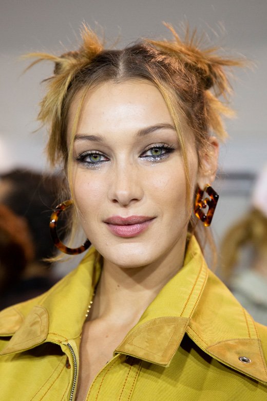 <strong>The Slightly Sparkling Eye Look </strong><br />
Fendi<br />