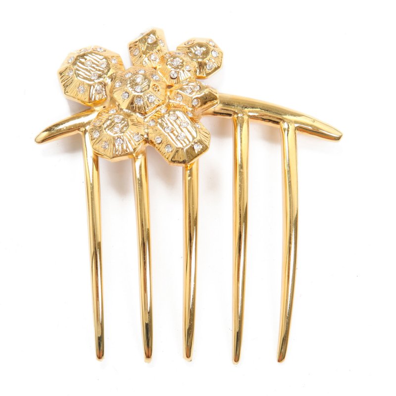 توبّ من بربري<br />
<em>من موقع</em> <em>Matches Fashion </em><br />
&nbsp;