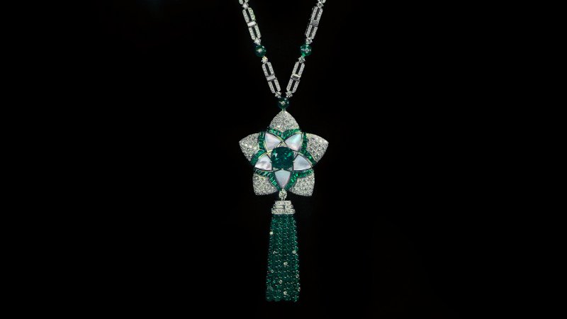 <strong>Bvlgari</strong> Jannah high jewelry collection, Emerald Flower necklace<br />
 