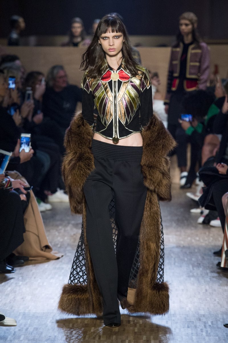 <strong>إيف سان لوران</strong>، عطر La Nuit de l&rsquo;Homme<br />
&nbsp;