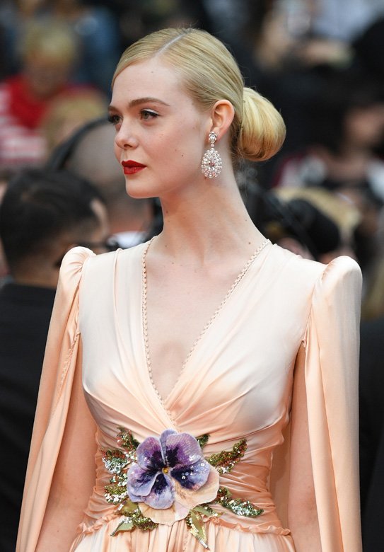 <strong>Elle Fanning</strong> looks stunning in <strong>Chopard</strong> jewelry<br />
 