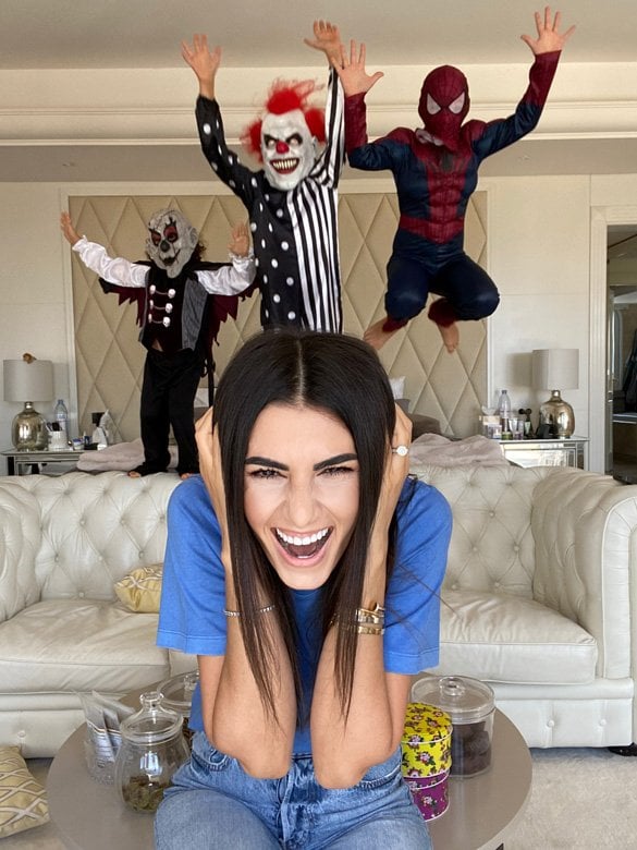 Are you looking for some styling, makeup or cooking tips? Well, <strong>Rima Zahran</strong> has it all and more. As a mother of three, she always finds the time to inspire us and share some of their lovely family moments – even though you’ve probably noticed that she barely posts their photos. On another note, I guess she’s got her niece Haya’s back every step of the way, as she’s always there for her – even in the comments!<br />
And if you want to have some fun just read the comments the Zahran sisters leave on each other’s posts, as I’m sure you’ll be amused.