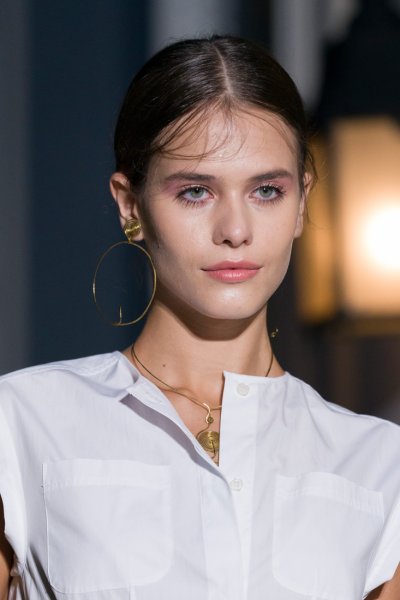 PFW Embraces Edginess with Middle-Parted Hair
