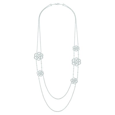 شانيل تعيد إحياء رموزها الأيقونيّة في مجموعة “Les Icones de Chanel”