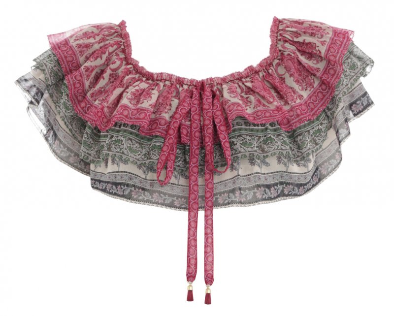 أقراط من مجموعة&nbsp;<span dir=LTR>Dior Rose</span>&nbsp;للمجوهرات الراقية من&nbsp;<strong>ديور&nbsp;</strong>&nbsp;&nbsp;&nbsp;&nbsp;&nbsp;&nbsp;&nbsp;&nbsp;<br />
&nbsp;