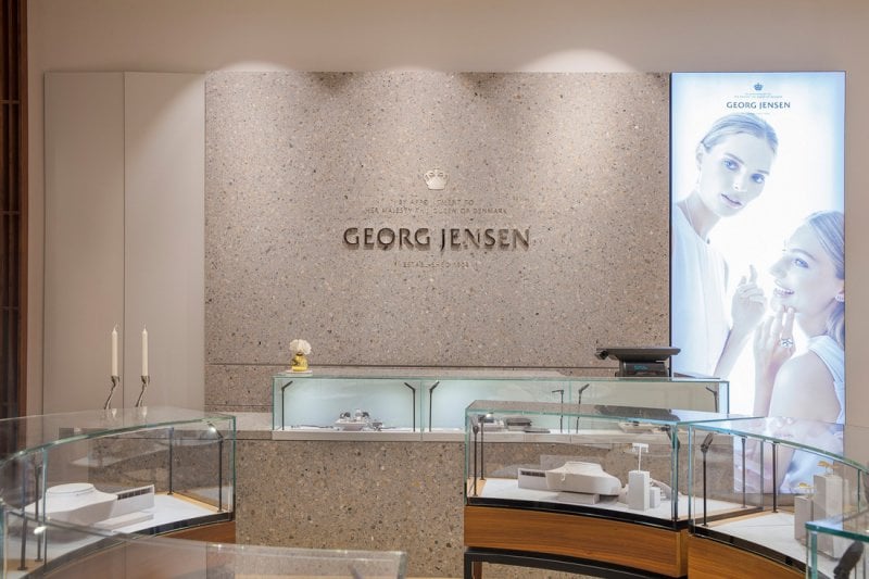 علامة <span dir=LTR>Polly Plume</span><br />
<em><span dir=RTL>من موقع</span></em> <em>Shopbop.com</em>