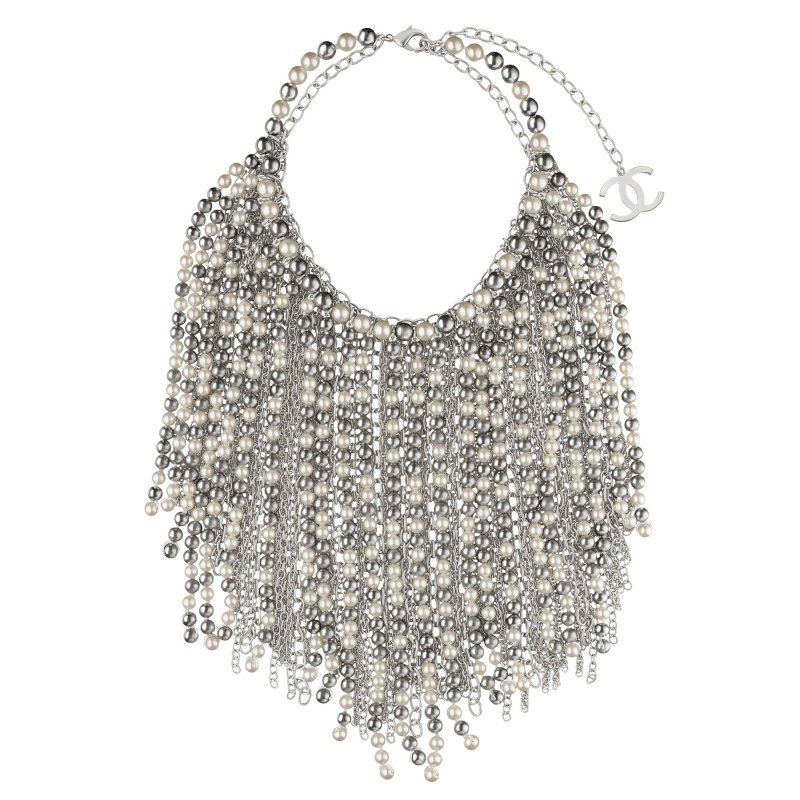 <strong>بيلّا حديد </strong>تتألّق معتمدة تصميم من <strong>دو غريزوغونو</strong><br />
&nbsp;