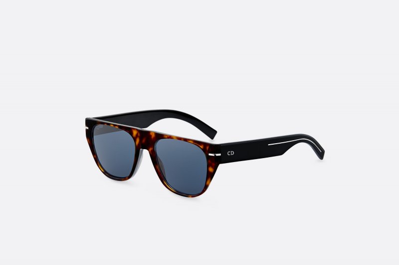 Dior Homme<br /> <em>Via Dior.com</em><br />
&nbsp;