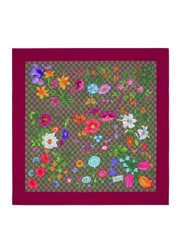 Gucci scarf<br />
&nbsp;