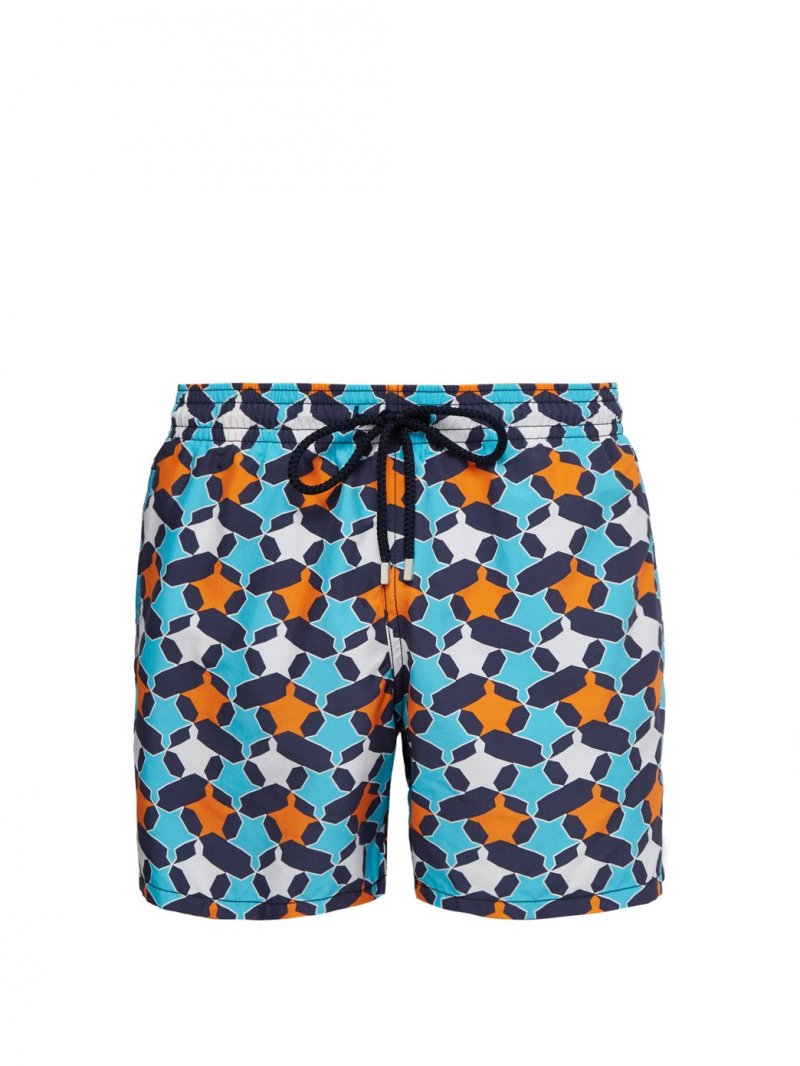 قدّمت&nbsp;<strong>بالنسياغا</strong>&nbsp;أيضًا مجموعة كبسولة للشرق الأوسط احتفالًا برمضان. تتوفّر إبداعات العلامة الكلاسيكيّة بألوان حصريّة جديدة في متاجر بالنسياغا في الشرق الأوسط.