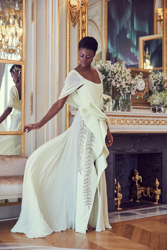 <strong>برادا،&nbsp;</strong>عطر&nbsp;<span dir=LTR>La Femme Prada Intense</span><br />
&nbsp;