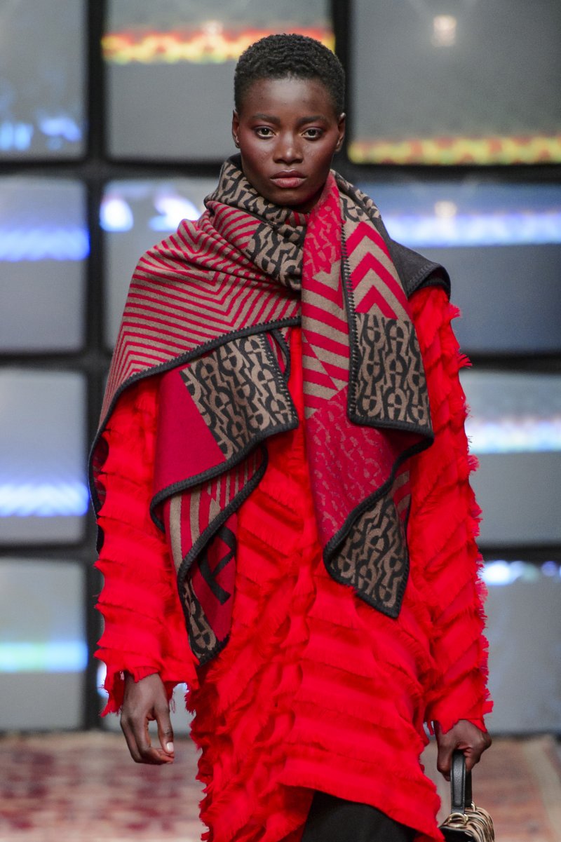 5 Ways to Style Your Scarf
