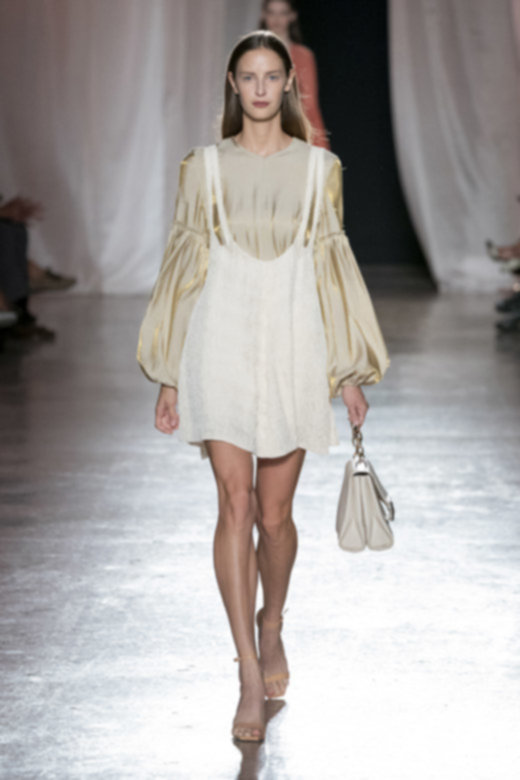 أقراط&nbsp;<span dir=LTR>Collier de Chien Rock</span>&nbsp;من&nbsp;<strong>هيرمس</strong><br />
&nbsp;