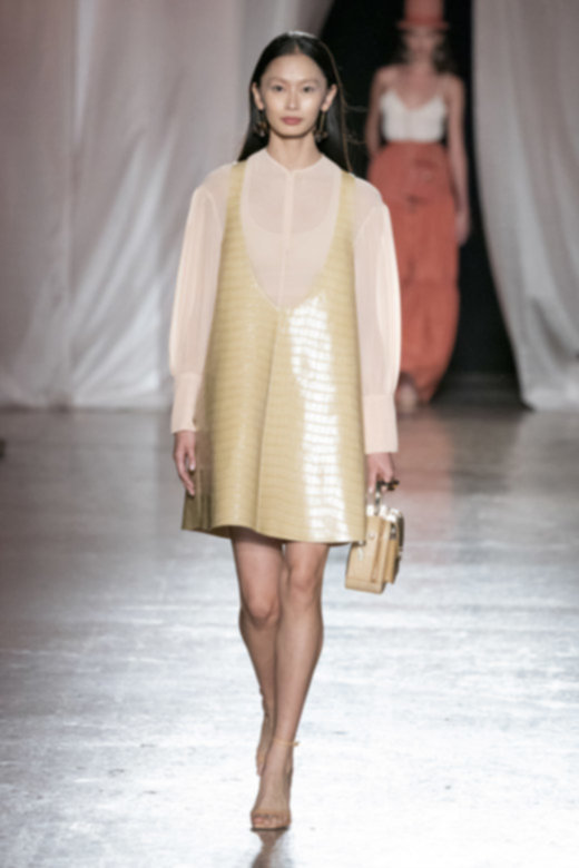 أقراط&nbsp;<span dir=LTR>Rose des Vents</span>&nbsp;من&nbsp;<strong>ديور</strong><br />
&nbsp;