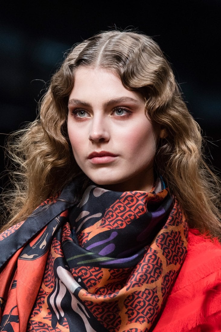 5 Creative Ways to Wear a Silk Scarf
