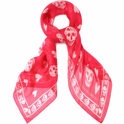 وشاح الحبّ من ألكسندر ماكوين