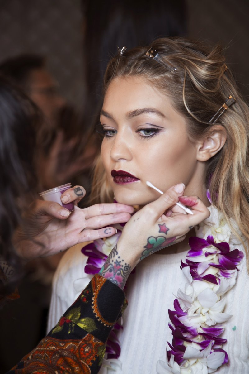 خمسة مستحضرات أحمر شفاه رائعة
