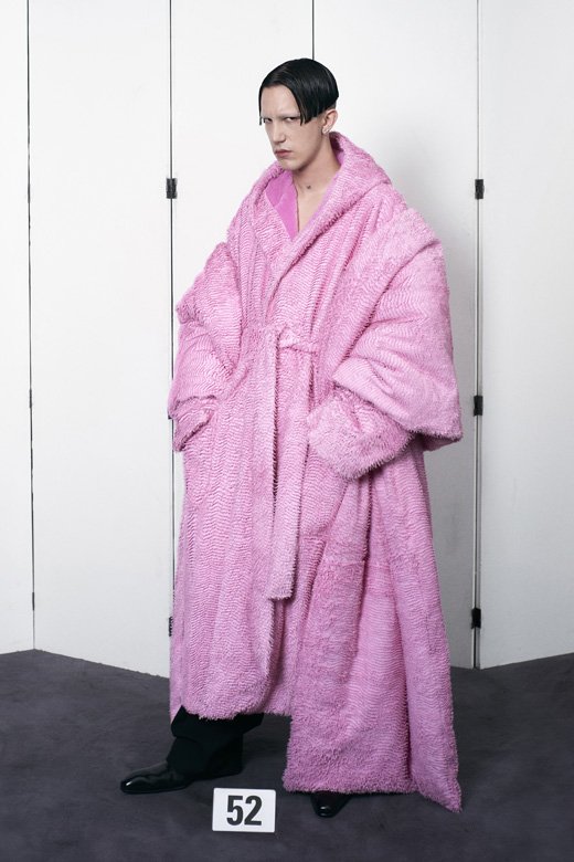 Balenciaga Comes Back to the Couture World with Winter 21

