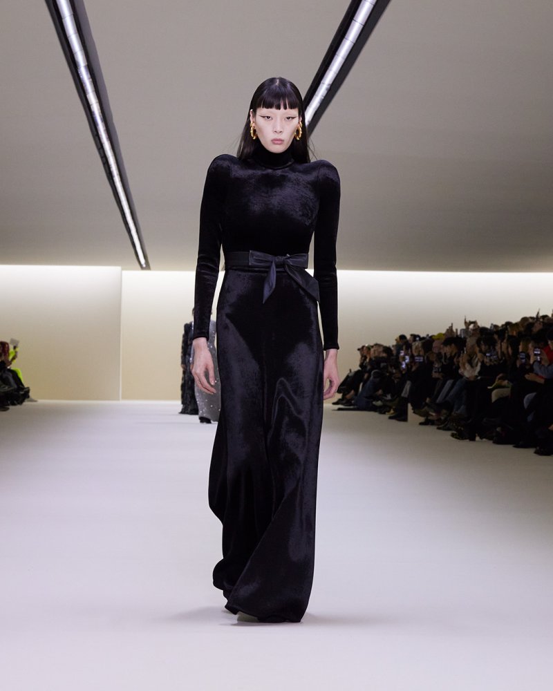 Balenciaga Winter 2023 Ready-to-Wear | Azyaamode