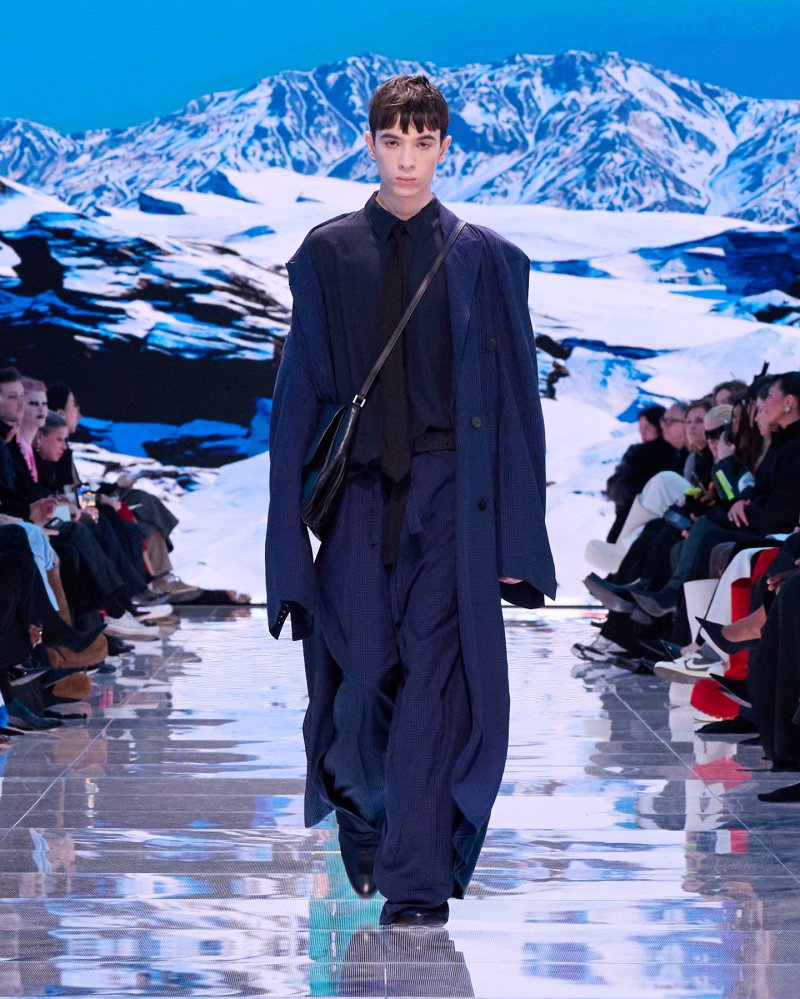 Balenciaga Winter 2024 Ready to Wear Collection Azyaamode