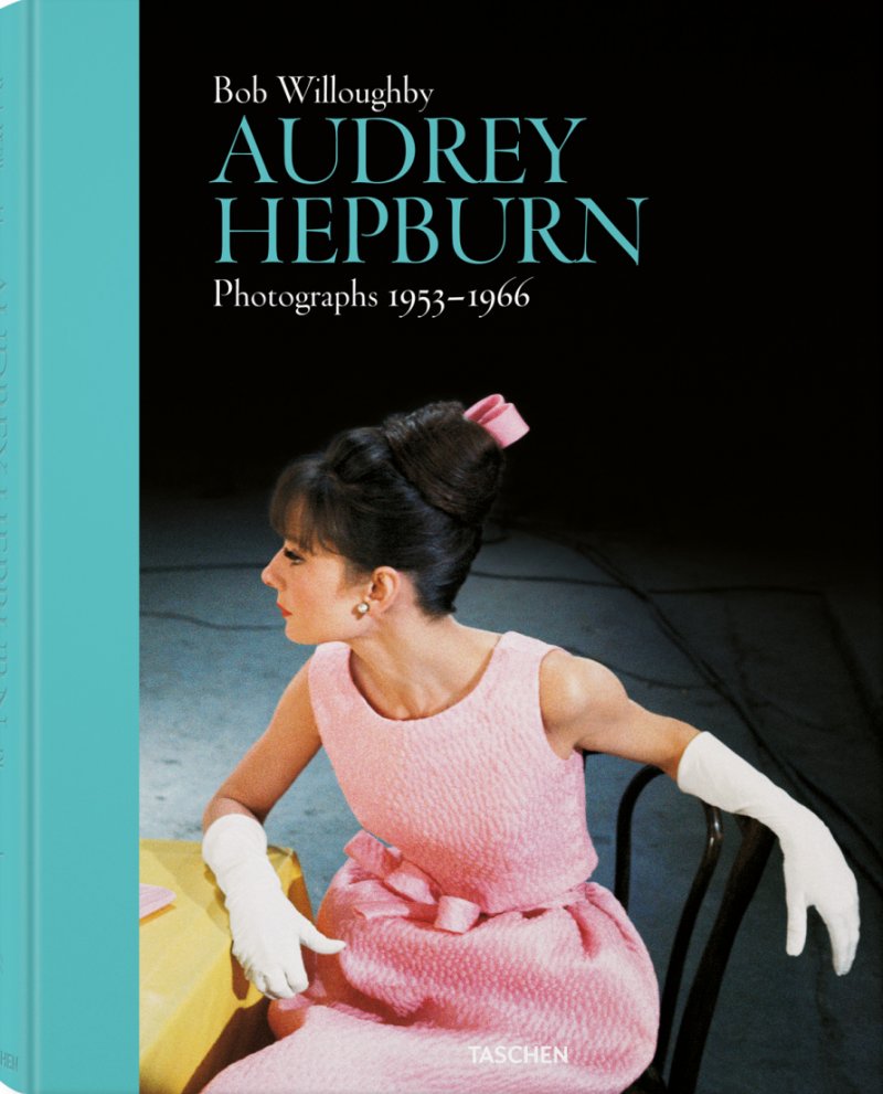 كُتب مختارة – Audrey Hepburn: Photographs 1953-1966

