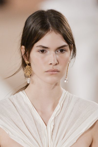 Your Way to a Flawless Skin &ndash; How to Apply Concealer
