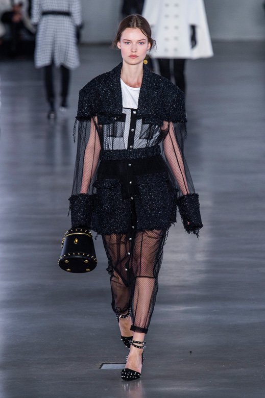 <strong>برنامج</strong> <strong><span dir=LTR>Say I Do</span></strong><br />
<em>صورة من موقع </em><em><span dir=LTR>Netflix.com</span></em><br />
لا شكّ أنّ حفل زفاف فجائيّ حالم يشعرنا بحالة جيّدة. في خلال البرنامج الواقعيّ هذا، تتمّ متابعة أزواج يتخطّون العواقب ليحتفلوا بحبّهم في نهاية المطاف بفضل ثلاثة خبراء يحضّرون لهم زفافهم في أقلّ من أسبوع.