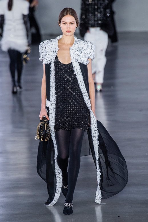 عقد&nbsp;<span dir=LTR>Adage</span><br />
&nbsp;