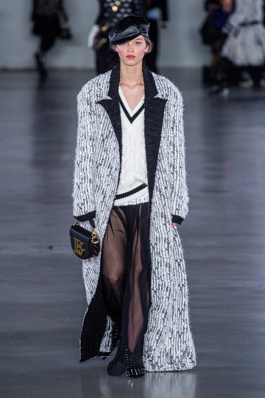 سوار وأقراط&nbsp;<span dir=LTR>Voltige</span><br />
&nbsp;