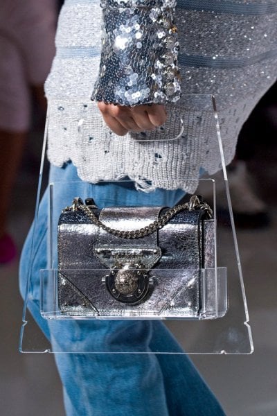 تصاميم مصنوعة من مادّة PVC
