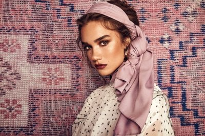 ارتدي وشاحك بأناقة وحشمة
