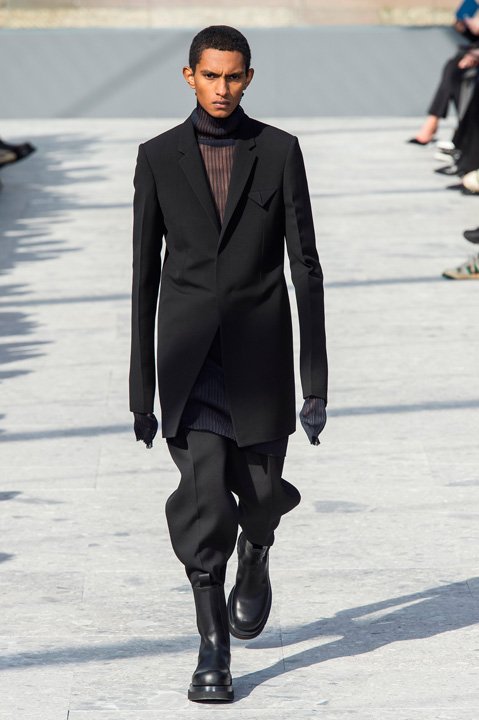 <strong>فان كليف أند آربلز </strong>عقد <span dir=LTR>Vintage Alhambra</span> الطويل<br />
&nbsp;