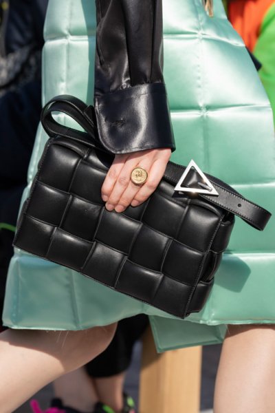 حقائب مبطّنة تأثر قلبك