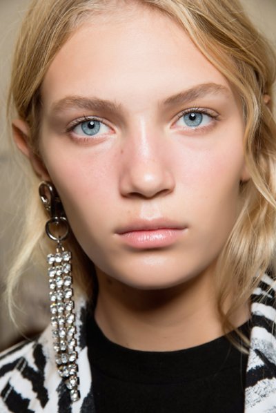 No Cake Makeup
