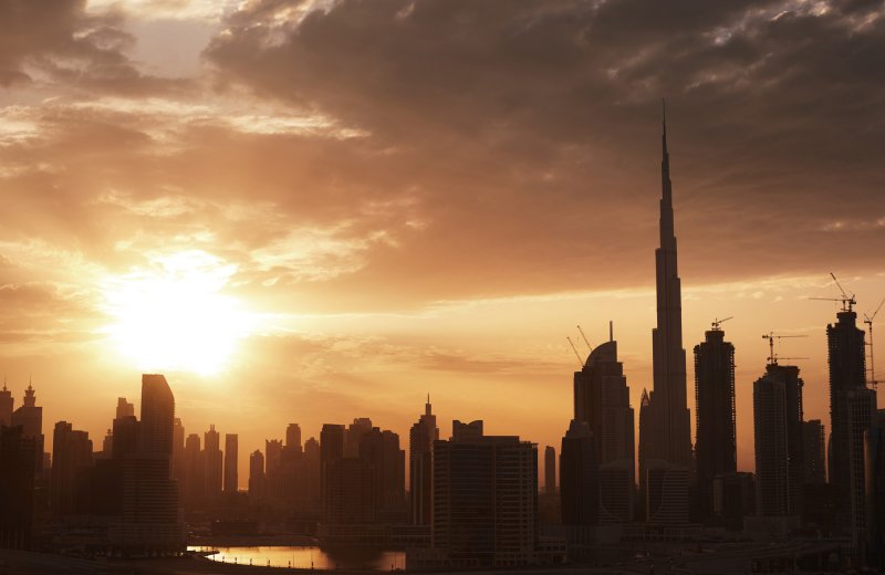 <strong>فستان حفلة الزّفاف</strong><br />
إيلي صعب<br />
<em>من موقع</em> <em>Net-A-Porter </em><br />
&nbsp;<br />
&nbsp;