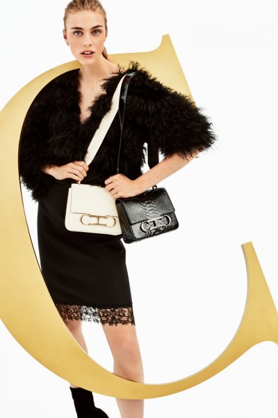 علامة CH Carolina Herrera تعرّفنا إلى حقيبة Initials
