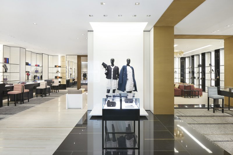 فرساتشي، سوار Medusa الكبير<br />
<em>متوفّر لدى هارفي نيكولز &ndash; دبي </em><br />
&nbsp;