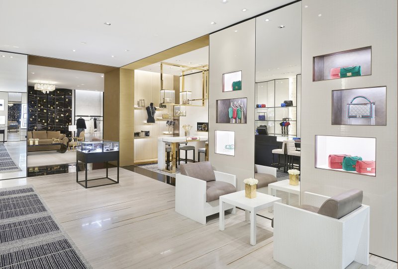 أقراط من دولتشي أند غابانا<br />
&nbsp;