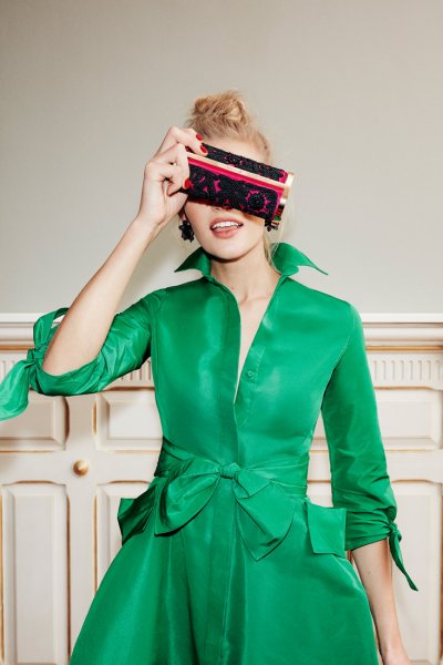 The Story Behind Carolina Herrera&rsquo;s CH Metropolitan Insignia Clutch
