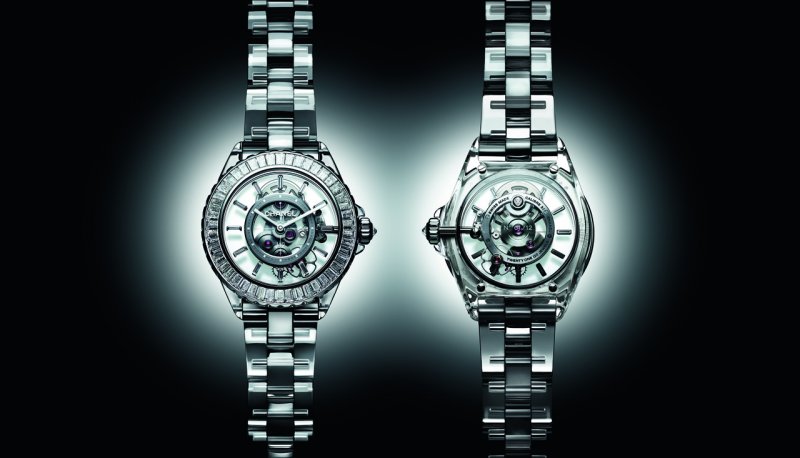 شانيل CHANEL تطلق حملتها الإلكترونيّة لساعة J12 X-RAY
