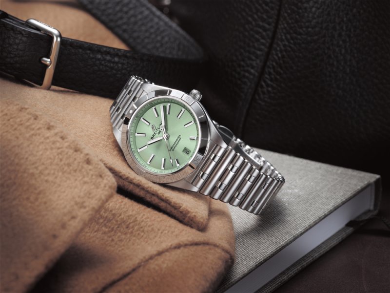 Find the Perfect Breitling Watch to Gift Your Mother

