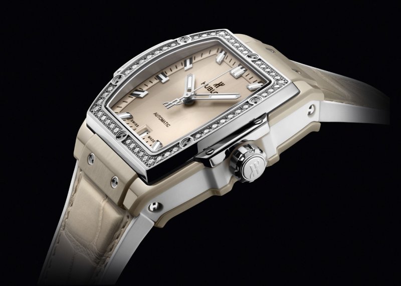 موعد مع ساعة Spirit of Big Bang Ceramic Beige الجديدة
