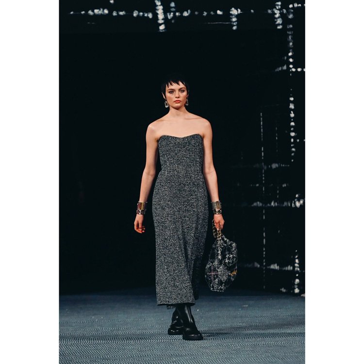 Knit Dresses to Keep You Warm and Elegant for the Festive Season
