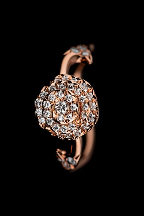 كيف يتمّ تصميم خاتم Rose Dior Couture؟
