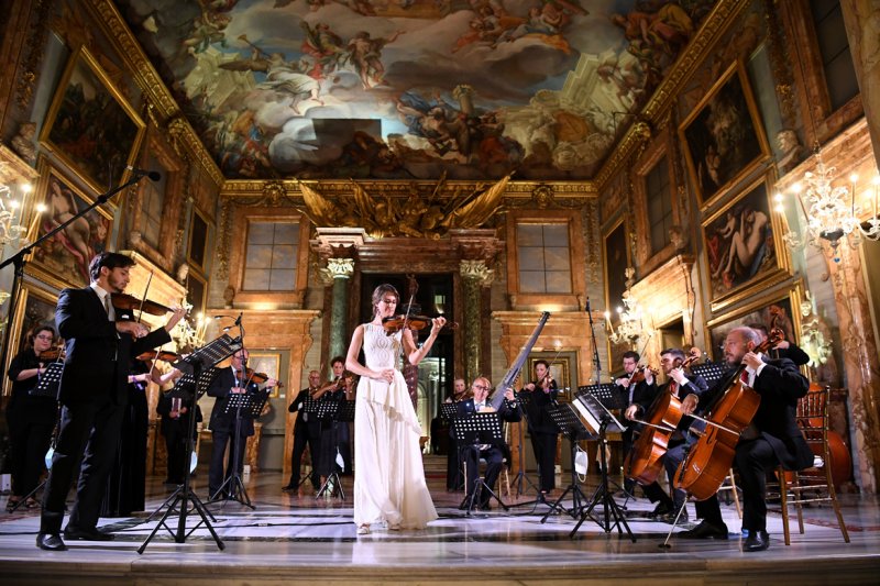 قصر Palazzo Colonna يلمع بمجوهرات بولغري الراقية
