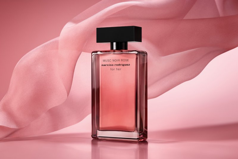 استكشفي أنوثتك مع عطر MUSC NOIR ROSE من نارسيسو رودريغز
