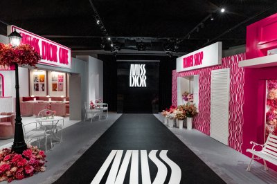 جولة في بوتيك Miss Dior Avenue
 
