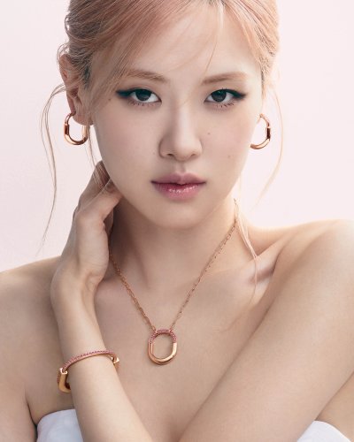 عبّري عن حبّك مع تشكيلة&nbsp;Tiffany Lock ROS&Eacute;
